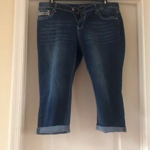 NWOT Jean capris